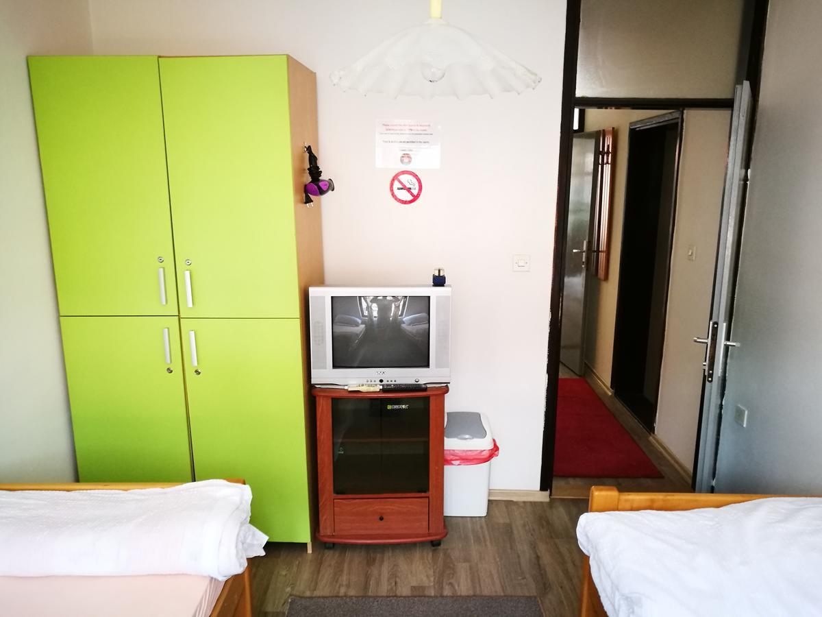Balkaneros Hostel Mostar Bagian luar foto