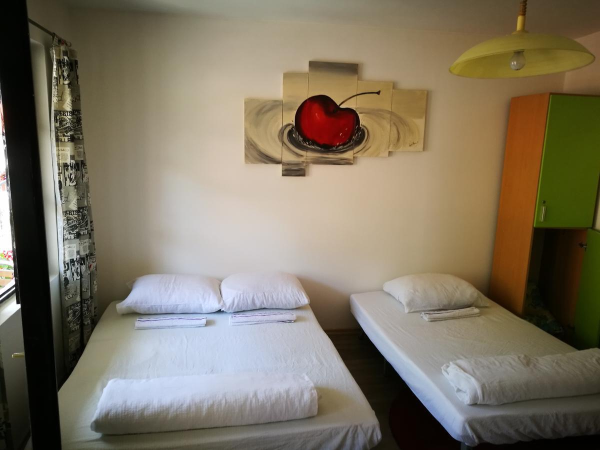 Balkaneros Hostel Mostar Bagian luar foto